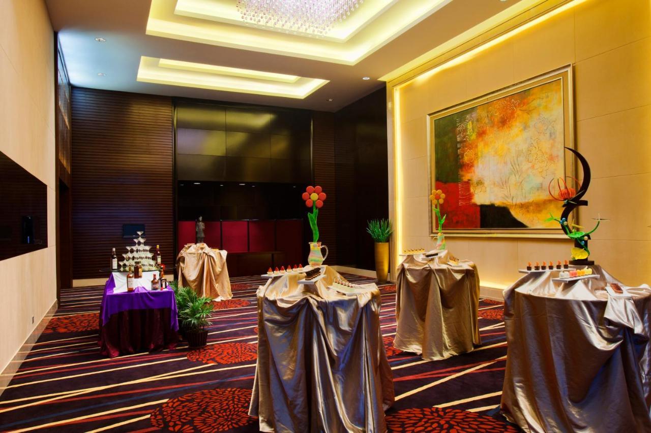 Holiday Inn Yinchuan International Trade Centre, An Ihg Hotel المظهر الخارجي الصورة
